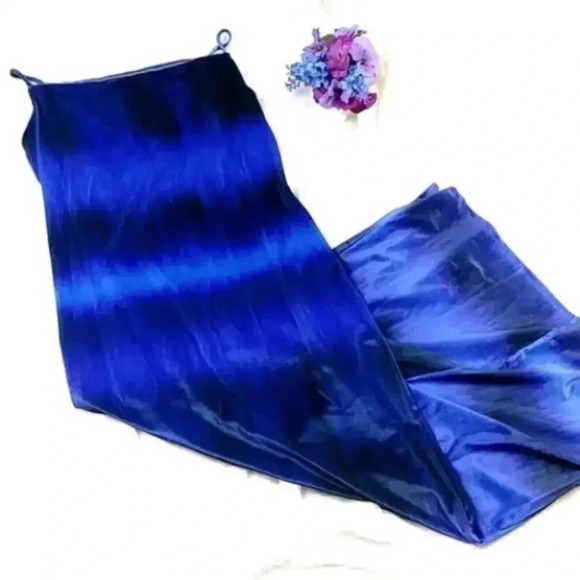 ASOS Maxi Dress Blue Velvet - Picture 2 of 11